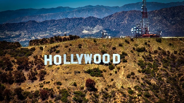 Skandal seksualny w Hollywood wstrząsnął światem amerykańskiego filmu i polityki. Kolejne aktorki twierdzą, że były molestowane przez słynnego producenta filmowego Harveya Weinsteina. Są wśród nich takie sławy jak Angelina Jolie i Gwyneth Paltrow.