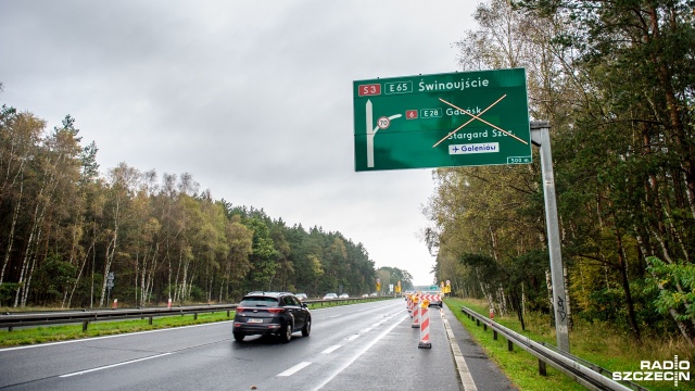 Do soboty mają potrwać utrudnienia przy zjeździe z drogi S3 na drogę S6 w okolicach Goleniowa. Związane jest to z przebudową i modernizacją istniejącego tam węzła drogowego.
