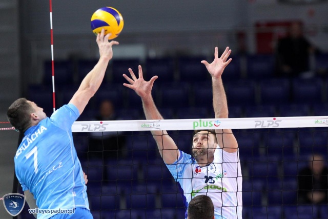 Siatkarze Espadonu Szczecin lepsi od Łuczniczki Bydgoszcz w Plus Lidze. Drużyna trenera Michała Gogola pokonała Łuczniczkę 3:2 (-14, 19, -20, 20, 11) w czwartkowym meczu czwartej kolejki rozgrywek o mistrzostwo Polski.