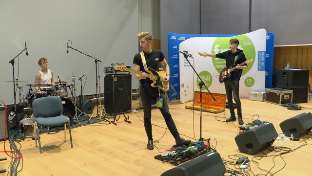 Muzycy ćwiczą w studiu S1 Radia Szczecin. W piątek przed południem rozpoczęły się próby przed przesłuchaniami 10 finalistów Festiwalu Młodych Talentów.