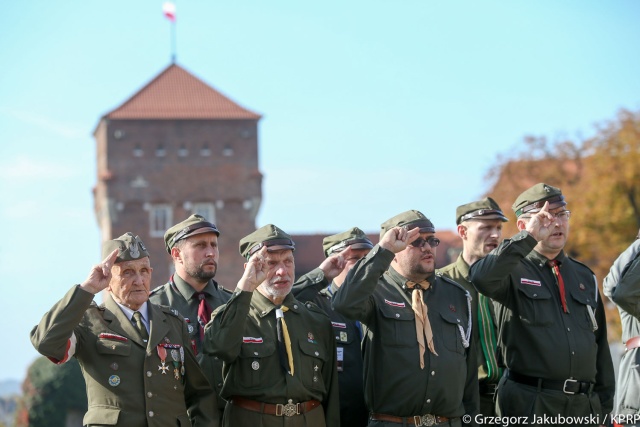 Uroczystym apelem z udziałem prezydenta Andrzeja Dudy harcerze ze Związku Harcerstwa Rzeczypospolitej zainaugurowali w niedzielę obchody przypadającej w przyszłym roku 100. rocznicy odzyskania przez Polskę niepodległości.