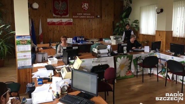 Budynek Banku Spółdzielczego w Bielicach, pod który w ubiegłym miesiącu nieznani sprawcy podłożyli ładunek wybuchowy, wciąż jest zamknięty.