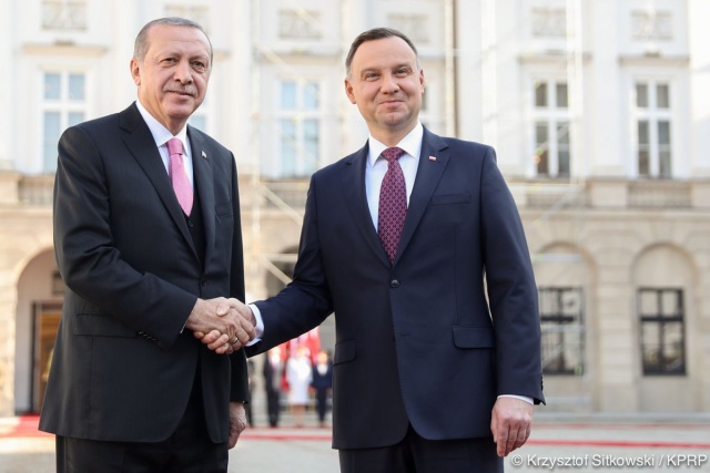 Od ceremonii oficjalnego powitania na dziedzińcu Pałacu Prezydenckiego rozpoczęła się wizyta w Polsce prezydenta Turcji Recepa Tayyipa Erdogana.