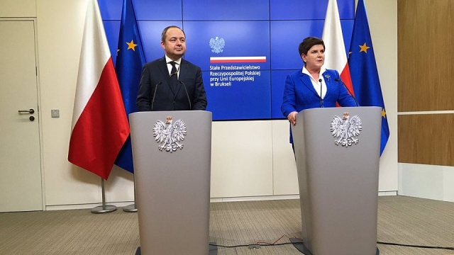 Przywódcy unijni zgodzili się, by kwestię migracji rozstrzygać na drodze kompromisu, oświadczyła premier Polski. Beata Szydło wzięła udział w dwudniowym szczycie Wspólnoty, który był poświęcony głównie negocjacjom ws. Brexitu.