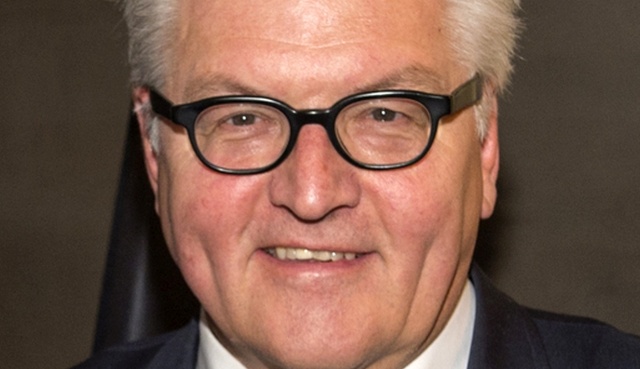 Prezydent Niemiec wezwał do podjęcia działań na rzecz zbliżenia z Rosją. Frank-Walter Steinmeier mówił o tym w trakcie swojej jednodniowej wizyty w Moskwie, gdzie spotkał się m.in. z Władimirem Putinem. Jak podkreślają rosyjskie media, to pierwsza od siedmiu lat wizyta niemieckiego prezydenta w Rosji. Jego poprzednik Joachim Gauck nie odwiedził Federacji Rosyjskiej.