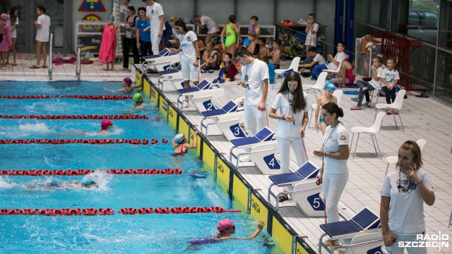 Prawie 300 uczniów ze szczecińskich szkół podstawowych ścigało się na basenie olimpijskim Floating Arena.