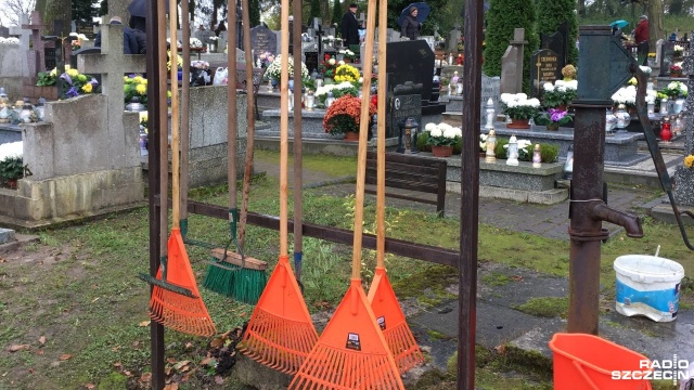 Ponad 150 ton odpadów wywieziono z Cmentarza Centralnego w Szczecinie podczas dnia Wszystkich Świętych.