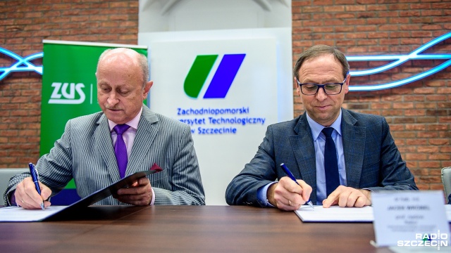 Studenci ZUT będą odbywać praktyki w ZUS w Szczecinie. Pracownicy ZUS trafią na studia podyplomowe na ZUT. W piątek umowę o współpracy podpisali w Szczecinie dyrektor ZUS i rektor Zachodniopomorskiego Uniwersytetu Technologicznego.