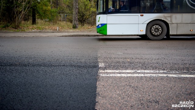 Na Kablowej położyli nowy asfalt, ale nie wszędzie. Mieszkańcy: To absurd [ZDJĘCIA]