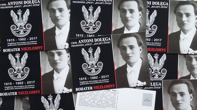 W Trzebieszowie na Lubelszczyźnie zakończyły się uroczystości pogrzebowe chorążego Antoniego Dołęgi ps. Znicz - najdłużej ukrywającego się Żołnierza Niezłomnego. Znicz po raz pierwszy pochowany został potajemnie w 1982 roku. Kilka miesięcy temu odkryto jego szczątki.