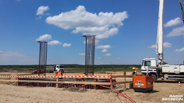 To już nie tylko budowa trasy S6 między Północną obwodnicą Goleniowa a Sianowem. Kilka kontraktów na budowy kolejnych odcinków zachodniopomorskich tras już rozstrzygnięto. Czekamy na ogłoszenie wykonawcy tunelu w Świnoujściu.