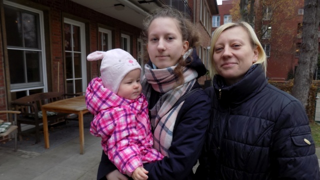 Pastwią się nad moją córeczką - mówi Piotr Kwiatkowski, ojciec 11-miesięcznej Marcelinki z Hamburga, która w październiku została odebrana rodzicom przez Jugendamt, czyli niemiecki urząd do spraw dzieci i młodzieży.