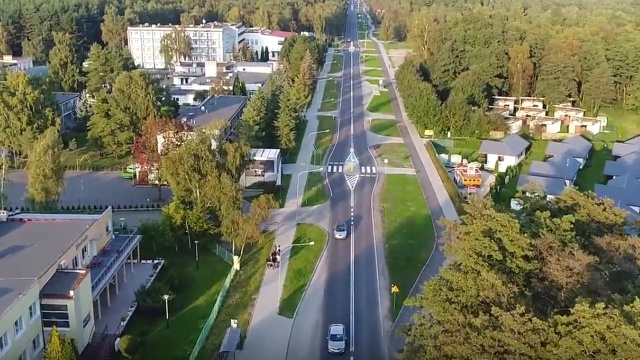 Zakończył się trzeci i ostatni etap przebudowy drogi wojewódzkiej nr 203 łączącej Koszalin z Darłowem. W ramach prac poszerzono tam jezdnię, zbudowano chodniki i ścieżkę dla rowerzystów.