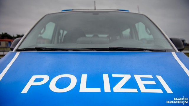Policja w Hamburgu poinformowała, że we wtorek rano w ośmiu landach jednocześnie dokonano przeszukań mieszkań i innych miejsc związanych ze środowiskiem lewicowych bojówkarzy. Akcja miała związek z zamieszkami, do jakich doszło podczas lipcowego szczytu G20 w Hamburgu.