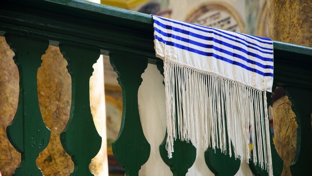 Szwedzka policja zatrzymała trzy osoby w związku z atakiem na synagogę w Gteborgu. Zarzuca się im próbę zabójstwa przez podpalenie.