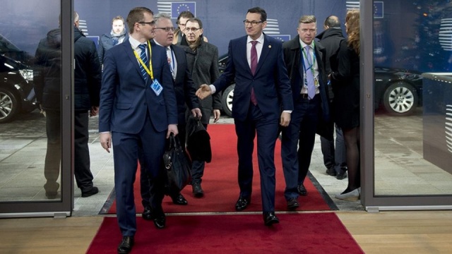 Premier Mateusz Morawiecki podkreślił w Brukseli, że Polska ma prawo reformować wymiar sprawiedliwości i będzie o tym rozmawiać z parterami z Unii Europejskiej. Obecnie w Senacie trwają prace nad prezydenckimi projektami ustaw reformującymi sądownictwo.