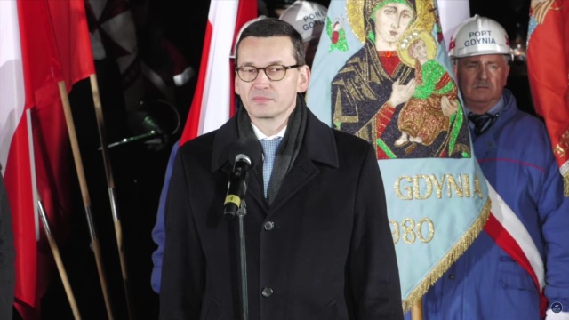 Gdynianie wspominają ofiary wydarzeń grudniowych 1970 roku. W wyniku ostrzału milicji i wojska przy przystanku Gdynia Stocznia zginęło 18 osób. Ich pamięć uczczono w niedzielę o świcie.