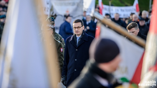 Nie udało się osądzić winnych maskary robotników w grudniu 1970 roku na wybrzeżu - mówił premier w niedzielę do zgromadzonych przed główną bramą Stoczni Szczecińskiej.