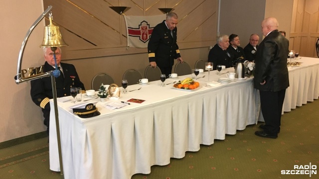 Święta Bożego Narodzenia spędzali na morzu. Bardzo rzadko z rodzinami. W środę byli marynarze Polskiej Żeglugi Morskiej razem dzielili się opłatkiem na spotkaniu wigilijnym.