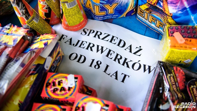 Sylwester, 31 grudnia i Nowy Rok, 1 stycznia - to jedyne dni w roku, kiedy można legalnie odpalać fajerwerki. Puszczanie sztucznych ogni jest dozwolone tylko, gdy robi to dorosła, trzeźwa osoba.