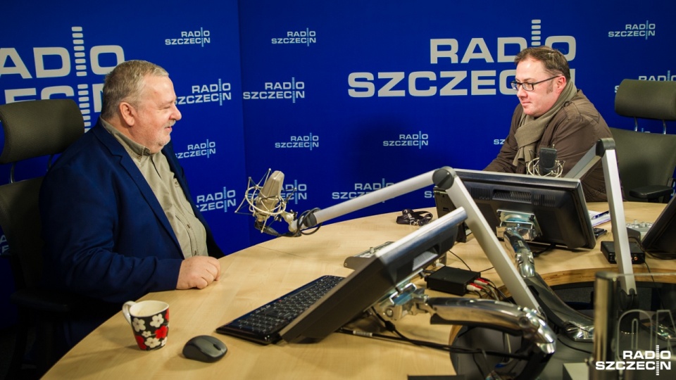 Artur Balazs w "Rozmowach pod krawatem". Fot. Olaf Nowicki [Radio Szczecin]