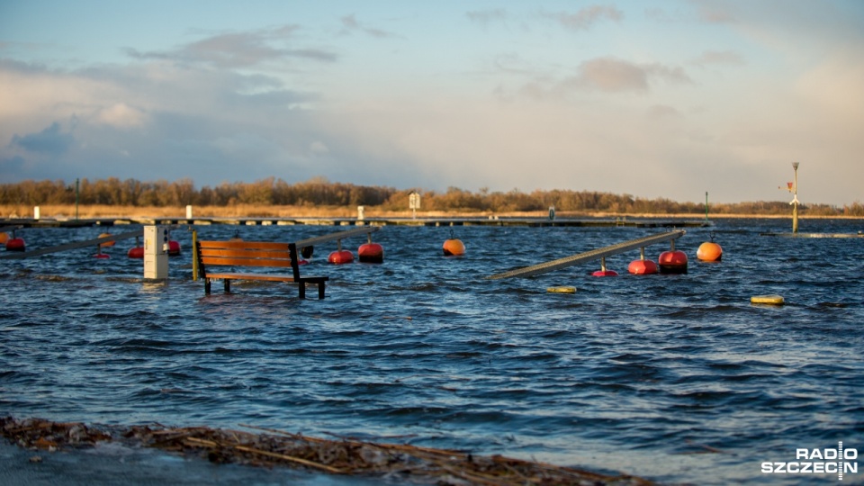 Odra zalała szczecińską marinę. Fot. Olaf Nowicki [Radio Szczecin]