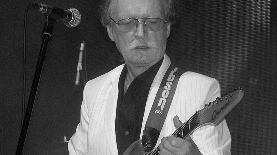 Jerzy Kossela z Czerwonymi Gitarami, w 2009 roku. Fot. www.wikipedia.org / Sp5uhe