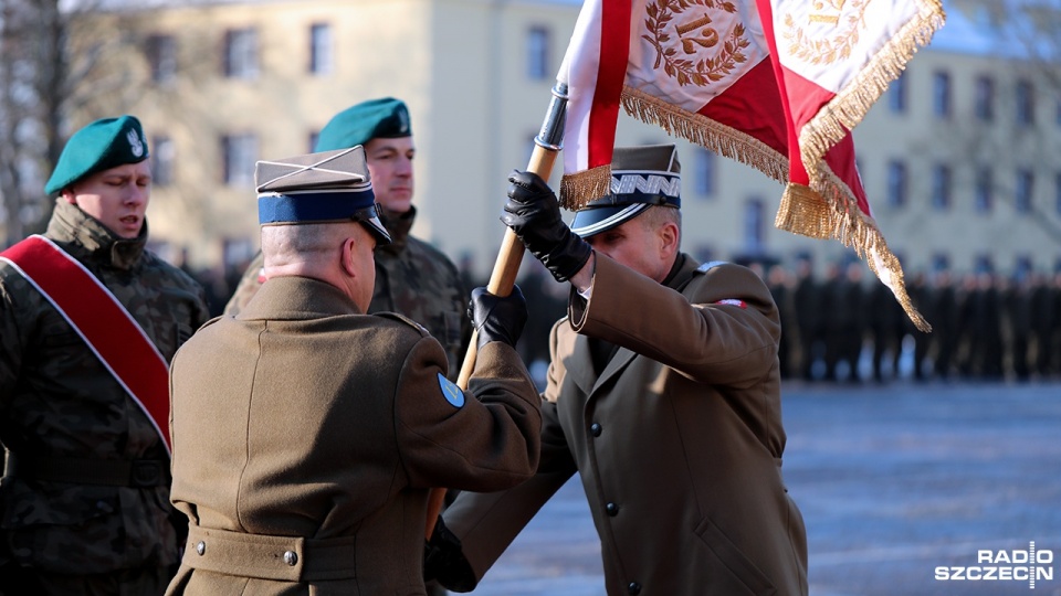 Zmiana na stanowisku dowódcy w 12 Brygadzie Zmechanizowanej w Szczecinie. Fot. Weronika Łyczywek [Radio Szczecin]