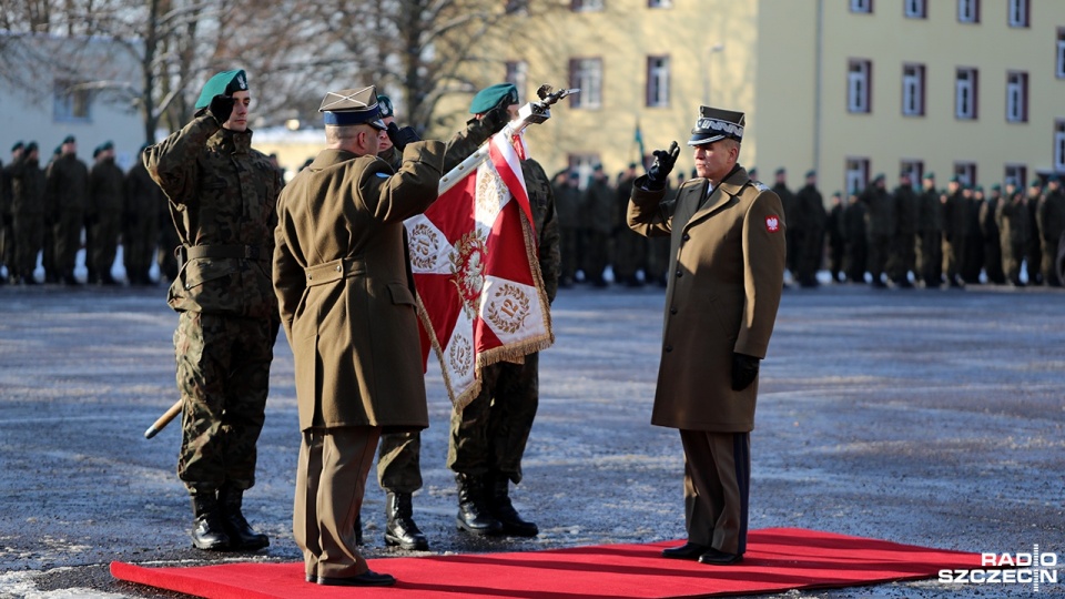 Zmiana na stanowisku dowódcy w 12 Brygadzie Zmechanizowanej w Szczecinie. Fot. Weronika Łyczywek [Radio Szczecin]