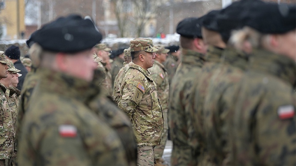 Powitanie żołnierzy armii Stanów Zjednoczonych w Żaganiu. Fot. twitter.com/MON_GOV_PL