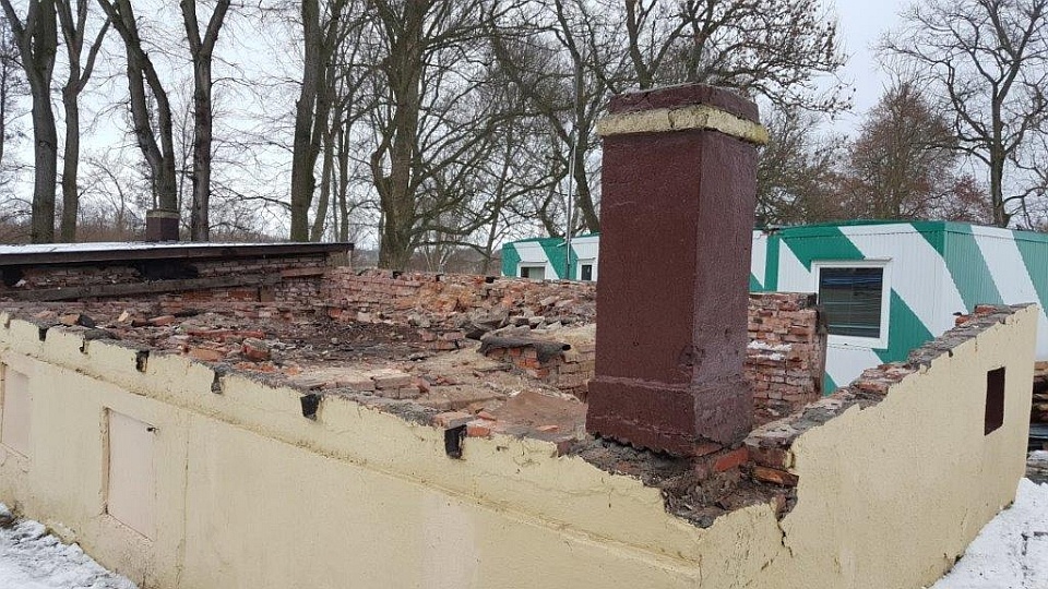 Przez najbliższe tygodnie na Dziewokliczu będą rozbierane zniszczone budynki. Fot. Mat. ZUK
