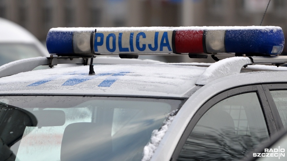 Funkcjonariusze z Gryfina ustalili, że sprawca dzwonił zza granicy, a przelew pocztowy został odebrany w Warszawie. Tam namierzyli 47-latka. Fot. Łukasz Szełemej [Radio Szczecin]