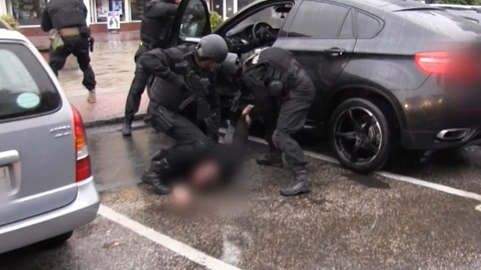 10 członków gangu samochodowego zatrzymali funkcjonariusze CBŚP. Źródło fot.: www.cbsp.policja.pl