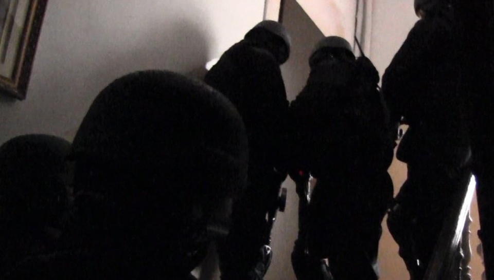 10 członków gangu samochodowego zatrzymali funkcjonariusze CBŚP. Źródło fot.: www.cbsp.policja.pl