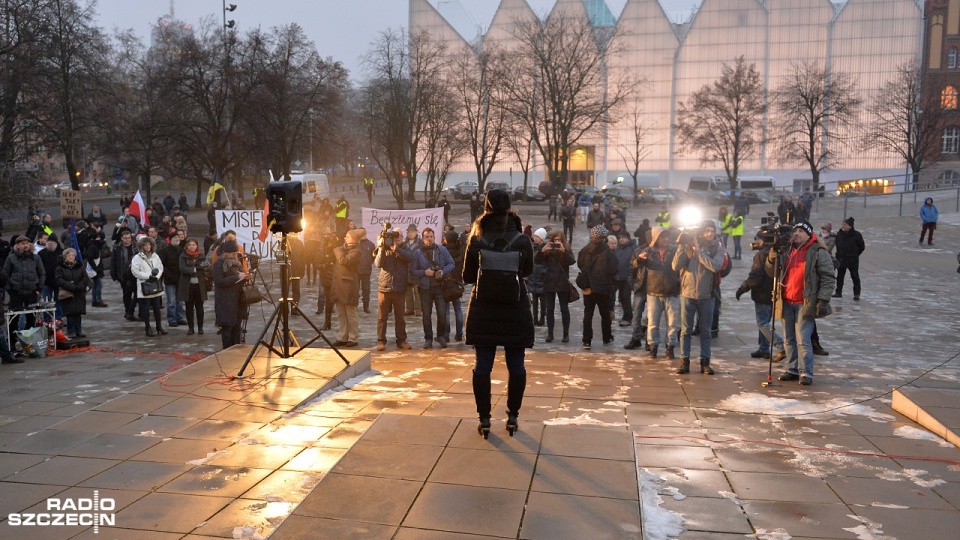 "Protest Studentów i Studentek" na placu Solidarności w Szczecinie. Fot. Łukasz Szełemej [Radio Szczecin/Archiwum]