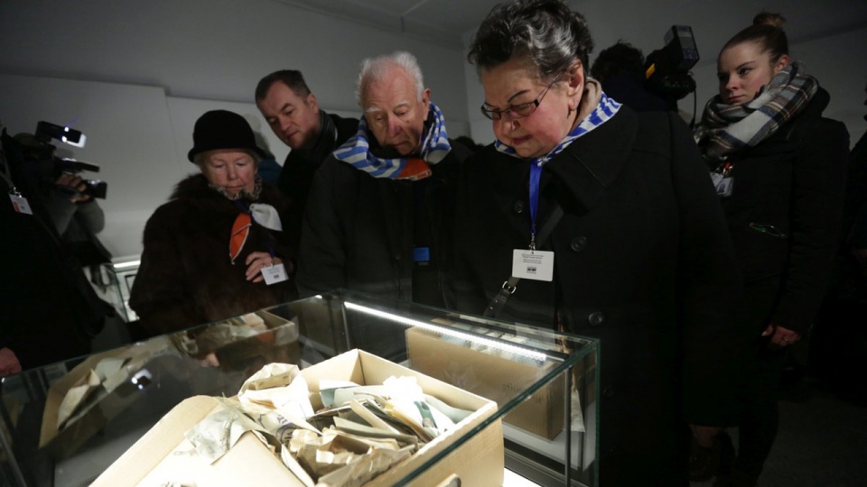 Kilkaset przedmiotów po byłych więźniach trafiło na wystawę „Archeologia w Muzeum Auschwitz-Birkenau. Źródło fot.: https://twitter.com/AuschwitzMuseum