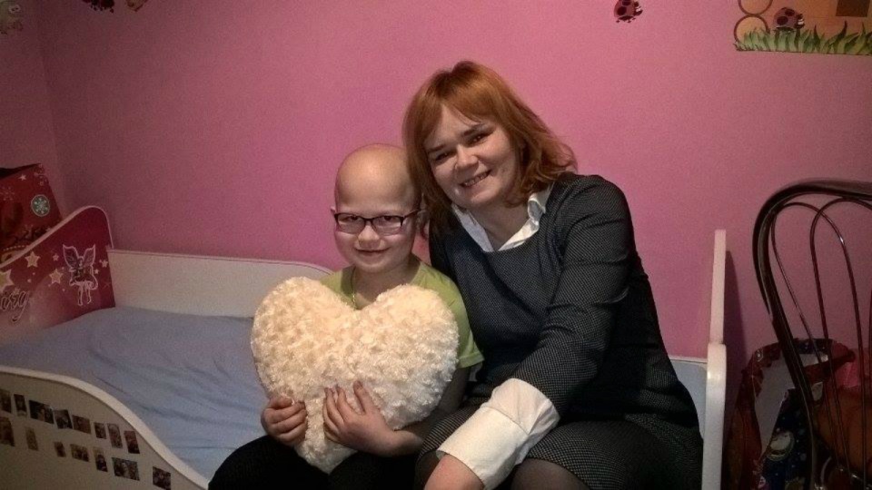 Dziewczynka zmaga się z nowotworem - ziarnicą złośliwą. Fot. https://www.facebook.com/lepszejutroagnieszki/