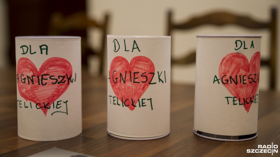 Kilka tysięcy złotych i tysiące plastikowych nakrętek zebrano podczas wczorajszego koncertu charytatywnego na Zamku Książąt Pomorskich. Fot. Olaf Nowicki [Radio Szczecin]