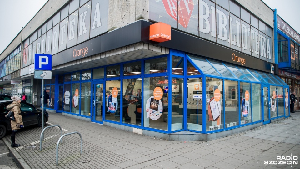 Salon sieci Orange na Placu Lotników. Fot. Olaf Nowicki [Radio Szczecin]