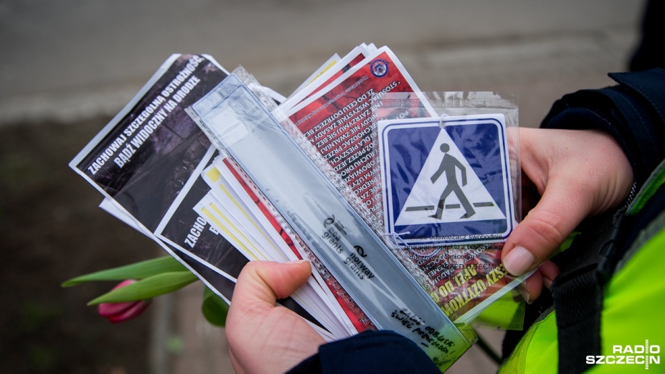 Dla piratów nie ma kwiatów - akcja szczecińskiej policji. Fot. Olaf Nowicki [Radio Szczecin]