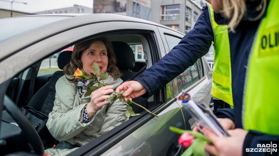 Dla piratów nie ma kwiatów - akcja szczecińskiej policji. Fot. Olaf Nowicki [Radio Szczecin]
