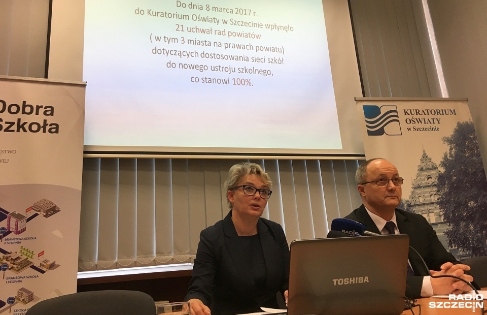 Kurator Magdalena Zarębska mówiła o "banku pracy" na konferencji prasowej przy okazji przedstawiania informacji o postępach w przygotowaniu reformy szkolnej. Fot. Andrzej Kutys [Radio Szczecin]