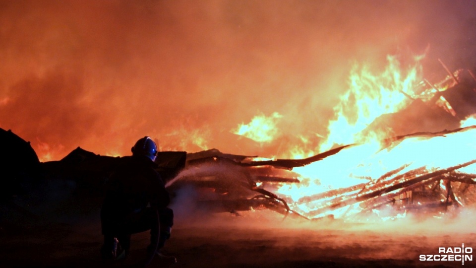 Dziewięć zastępów straży pożarnej gasiło pożar w miejscowości Rokosowo pod Sławoborzem. Fot. Adam Wójcik [Radio Szczecin]