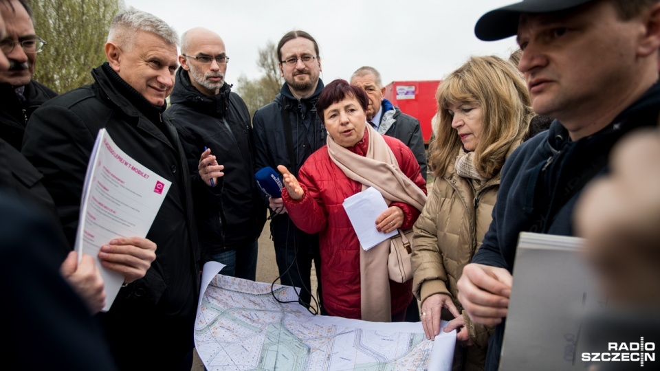 Przebieg nowo planowanej drogi Gwiazdy Polarnej przerywa bieg ulicy Chłodnej i w związku z tym część ulicy Chłodnej trzeba było zmienić. Fot. Weronika Łyczywek [Radio Szczecin]