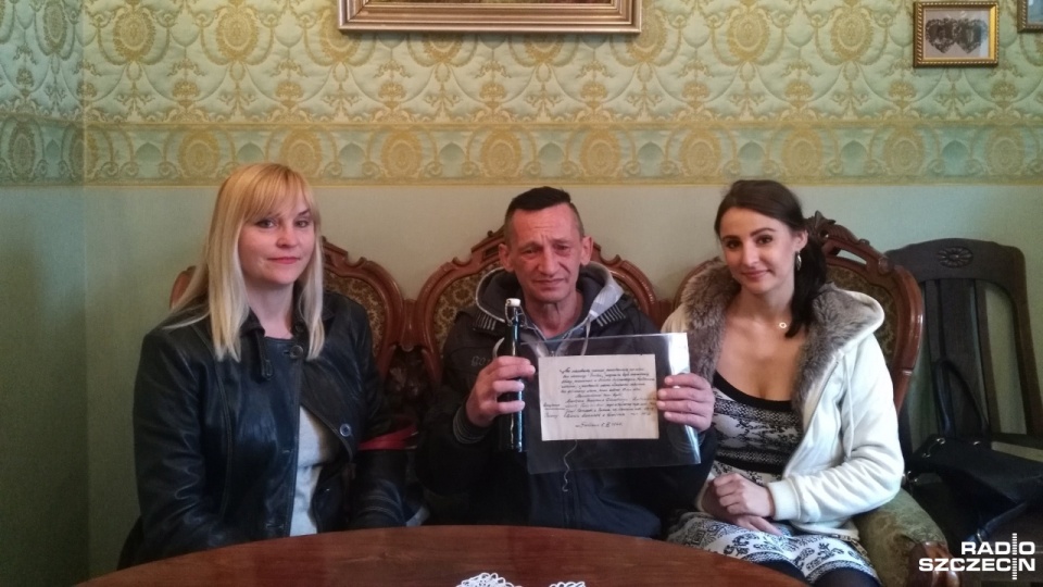 Właściciele domu, w którym znaleziono list. Fot. Radosław Jaczmiński [Radio Szczecin]