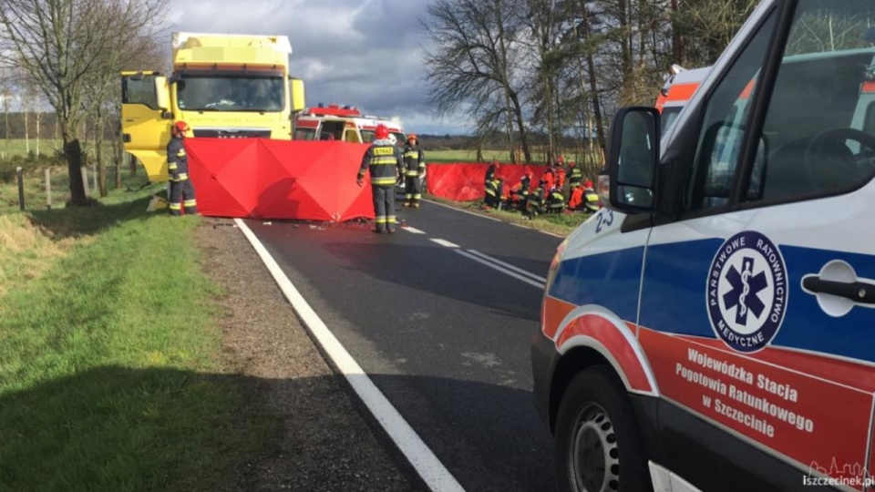 Trzy osoby zginęły w wypadku na drodze krajowej nr 20, między Czaplinkiem a Szczecinkiem. Fot. www.iszczecinek.pl