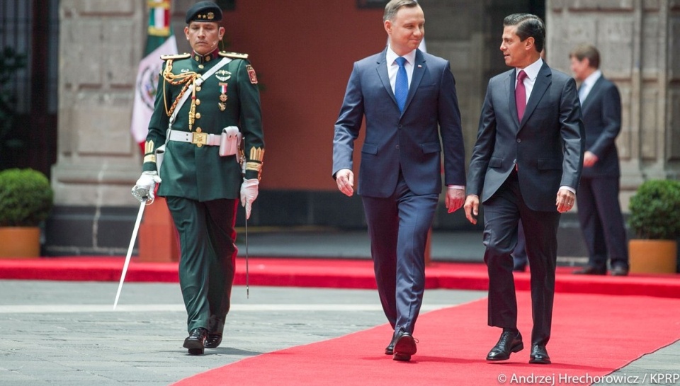 Ceremonia oficjalnego powitania prezydenta odbyła się na dziedzińcu historycznego Palacio Nacional w Mieście Meksyk. Fot. twitter.com/prezydentpl