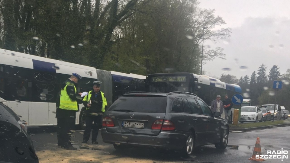 Na kolejne sygnały z dróg czekamy pod numerem naszego czujnego telefonu 510 777 222. Fot. Kamil Nieradka [Radio Szczecin]