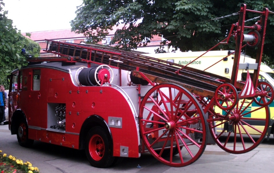 Wóz strażacki Dennis P12 z Wiltshire Fire Brigade z roku 1951. Fot. en.wikipedia.org/wiki/Fire_department