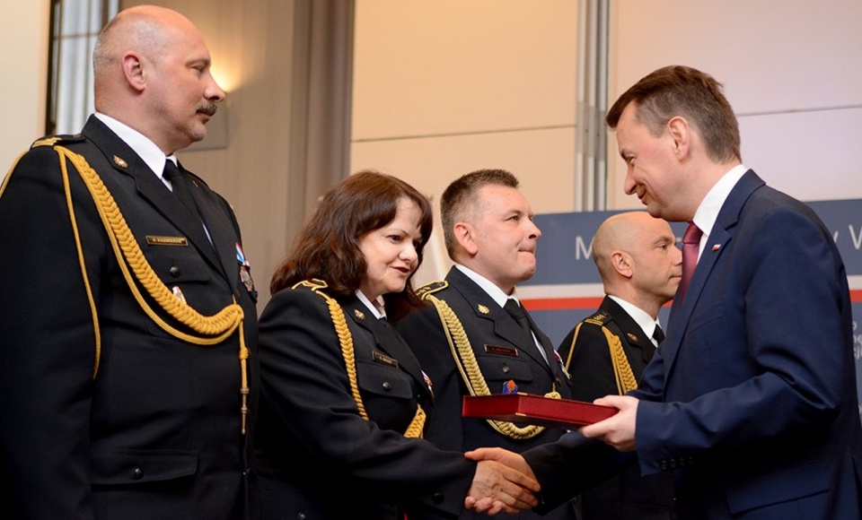 Spotkanie ze strażakami w siedzibie MSWiA. Źródło fot.: www.twitter.com/mswia_gov_pl